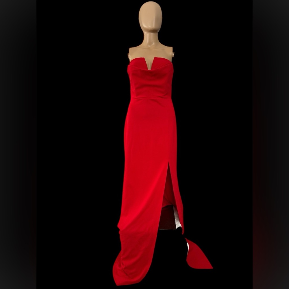 Lulu’s Red Strapless V Neck Maxi with Side Slit Size Medium.